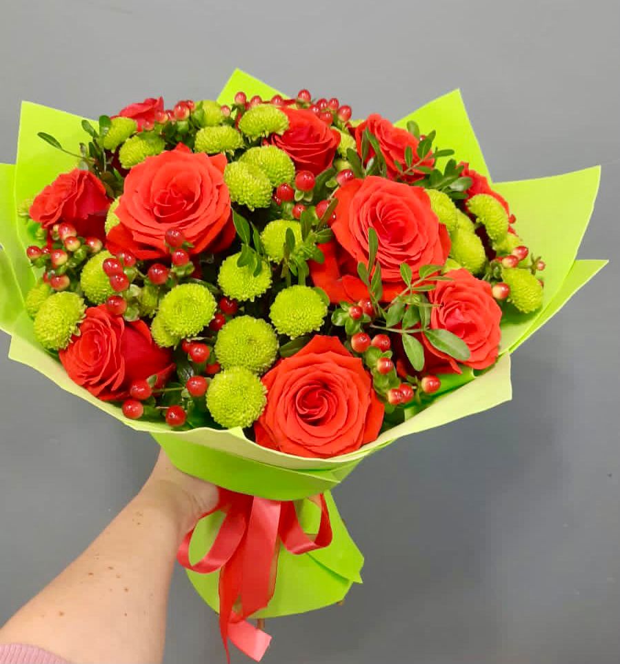 Букет цветов из: Хризантемы и Розы в Небуге