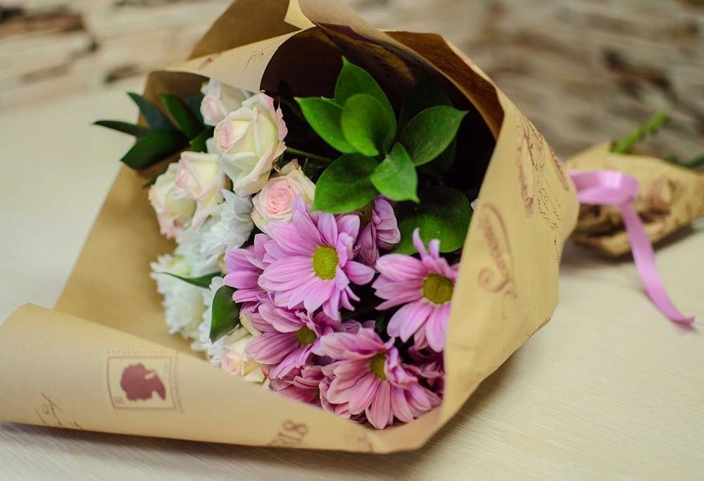 Букет цветов из: Розы и Хризантемы в Небуге