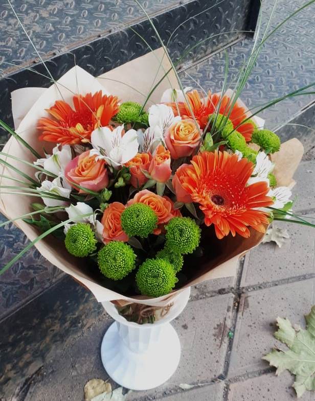 Букет цветов из: Герберы, Хризантемы, Альстромерии и Розы в Небуге