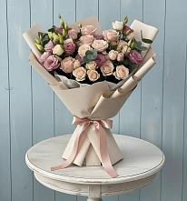 Букет цветов из:  Розы и Лизиантусы в Небуге