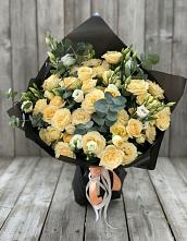 Букет цветов из:  Розы и Лизиантусы в Небуге