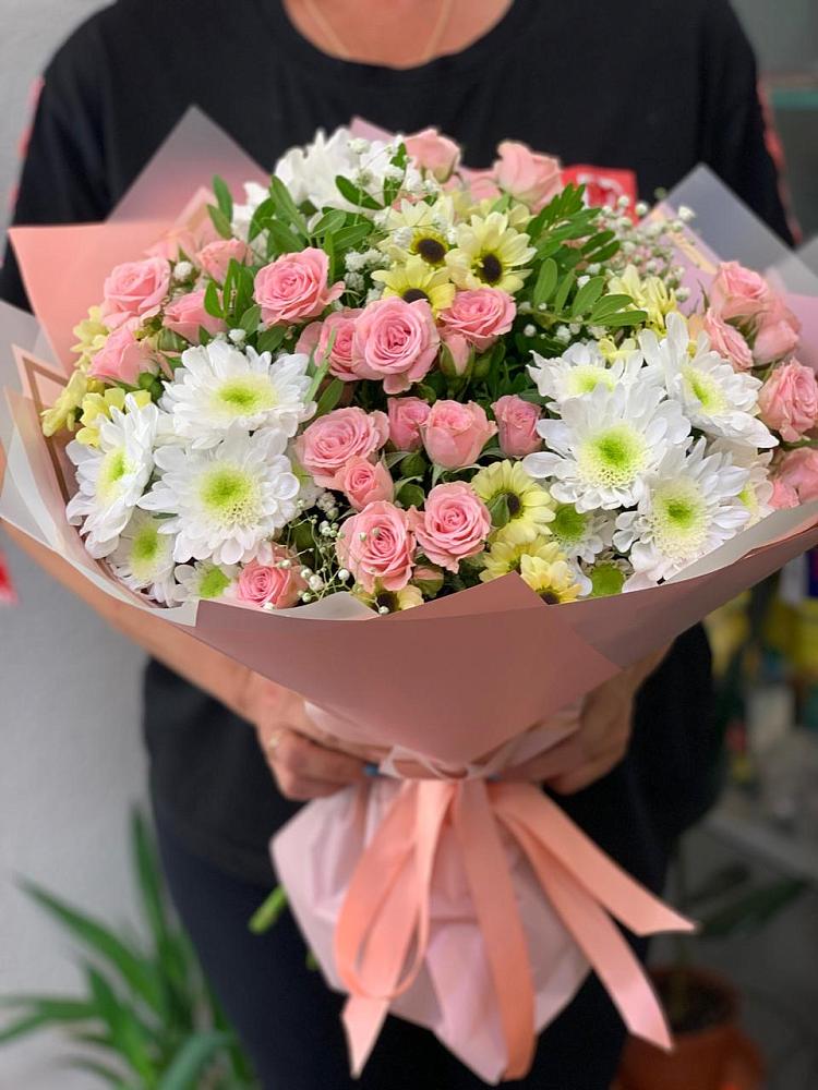 Букет цветов из: Розы и Хризантемы в Небуге