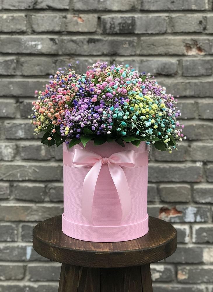 Цветочная композиция из Гипсофила и Розы в шляпной коробке в Небуге