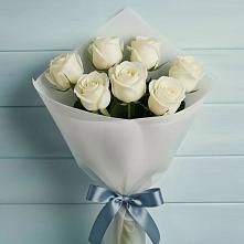 Букет 7 Белых роз Эдлесс Лав в Небуге