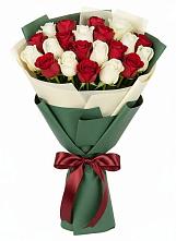 Букет Микс из красных и белых роз в Небуге