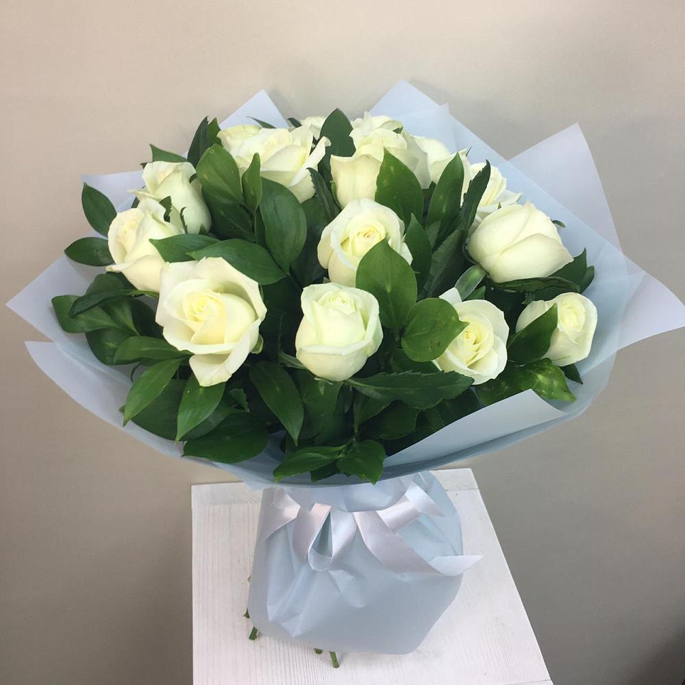 Букет 15 Белых роз Проуд в Небуге