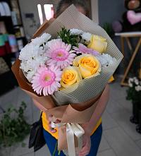 Букет цветов из:  Герберы, Розы и Хризантемы в Небуге