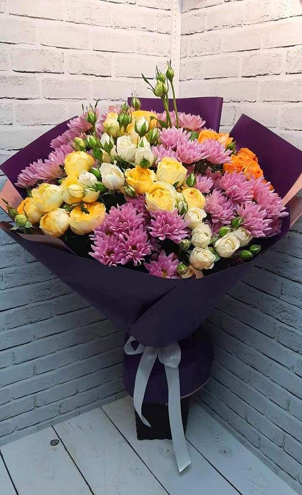 Букет цветов из: Хризантемы и Розы в Небуге
