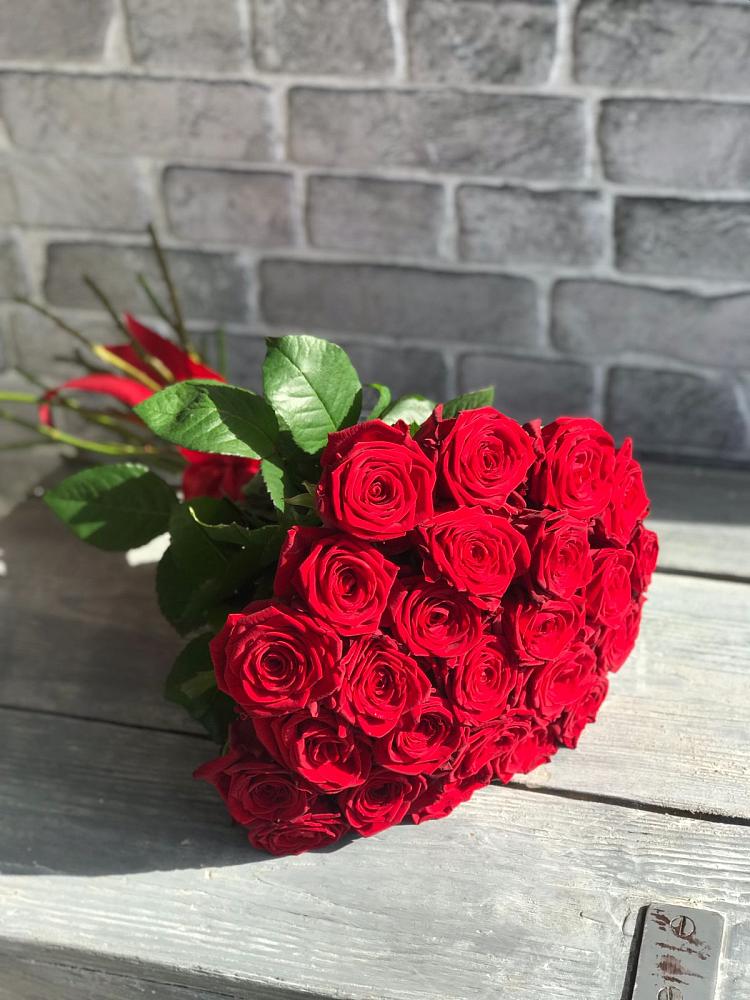 Букет Красные розы Фридом в Небуге