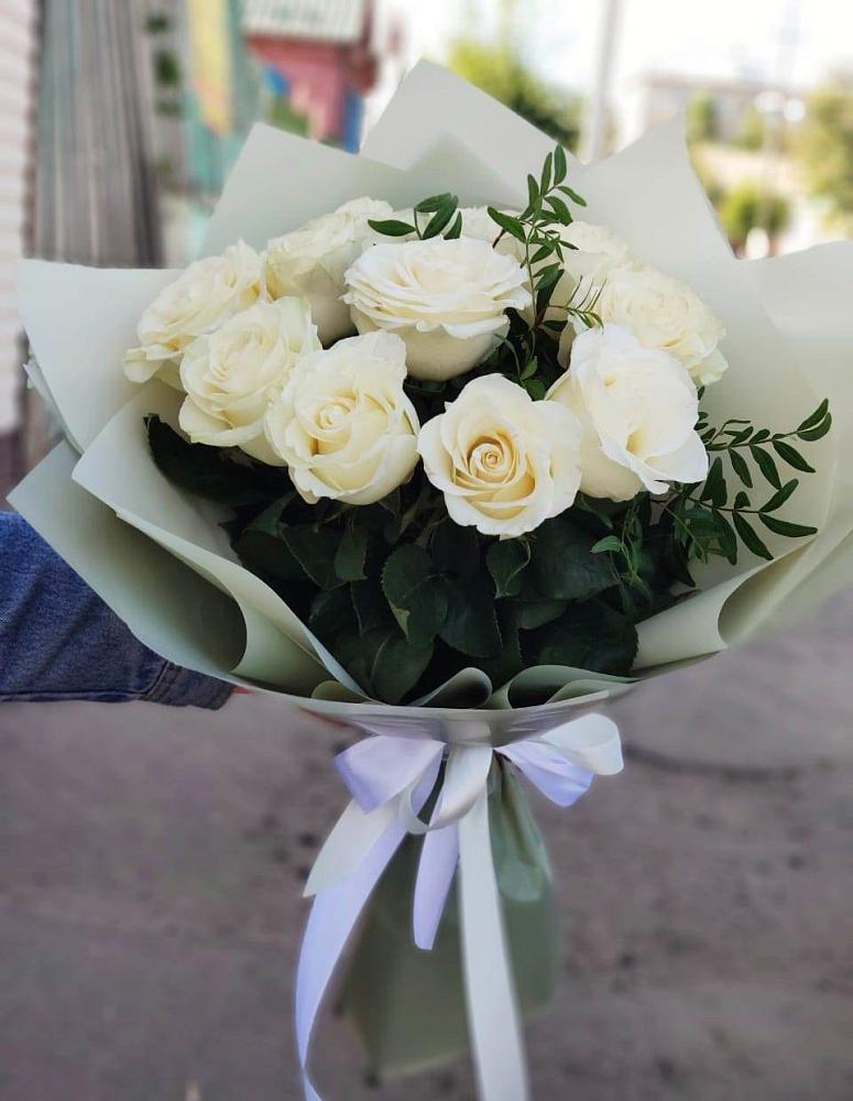 Букет Белые розы Проуд в Небуге