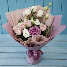 Букет цветов из:  Розы и Лизиантусы в Небуге