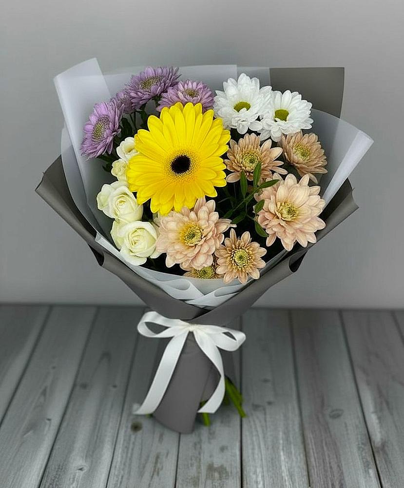 Букет цветов из: Розы, Герберы и Хризантемы в Небуге