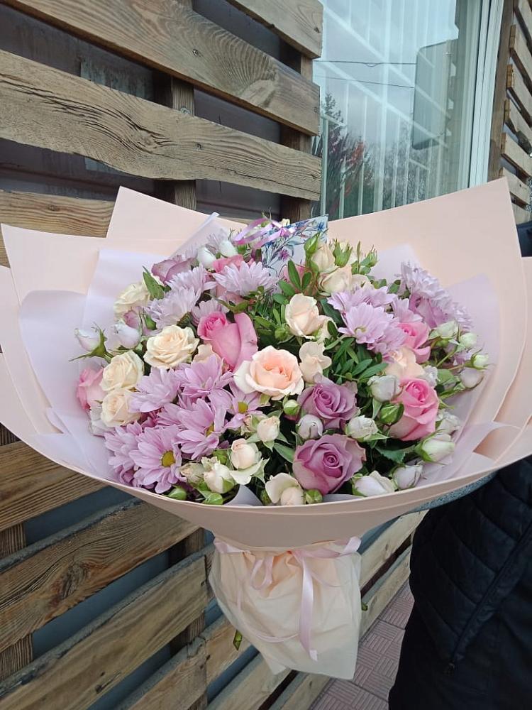 Букет цветов из: Розы и Хризантемы в Небуге