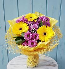 Букет цветов из:  Хризантемы и Герберы в Небуге