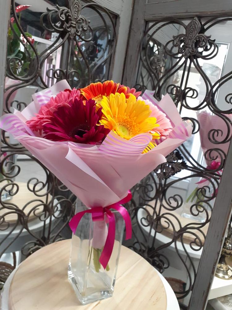 Букет цветов из: Герберы в Небуге