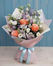 Букет цветов из:  Лизиантусы, Розы, Альстромерии и Гипсофила в Небуге