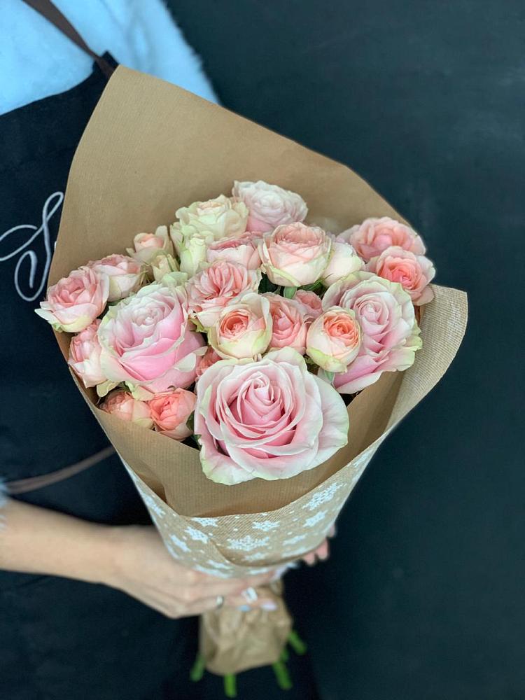 Букет цветов из: Хризантемы и Розы в Небуге