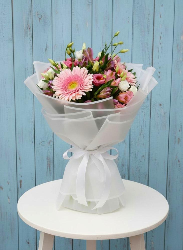 Букет цветов из: Герберы, Альстромерии и Лизиантусы в Небуге