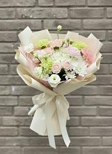 Букет цветов из:  Гвоздики, Розы, Лизиантусы и Хризантемы в Небуге