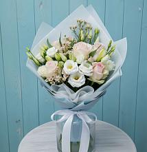 Букет цветов из:  Розы и Лизиантусы в Небуге