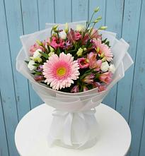 Букет цветов из:  Герберы, Альстромерии и Лизиантусы в Небуге