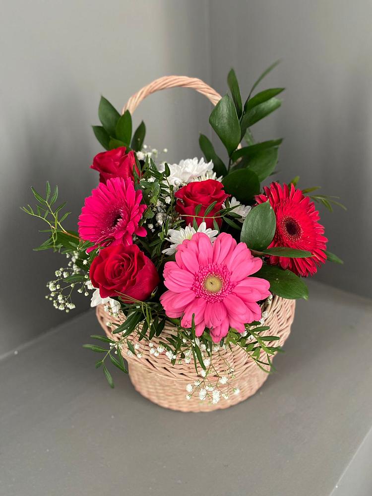 Цветочная композиция из Розы, Хризантемы и Герберы в корзине в Небуге