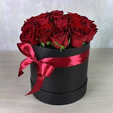 Цветочная композиция из Розы в шляпной коробке в Небуге