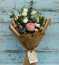 Букет цветов из:  Розы и Лизиантусы в Небуге