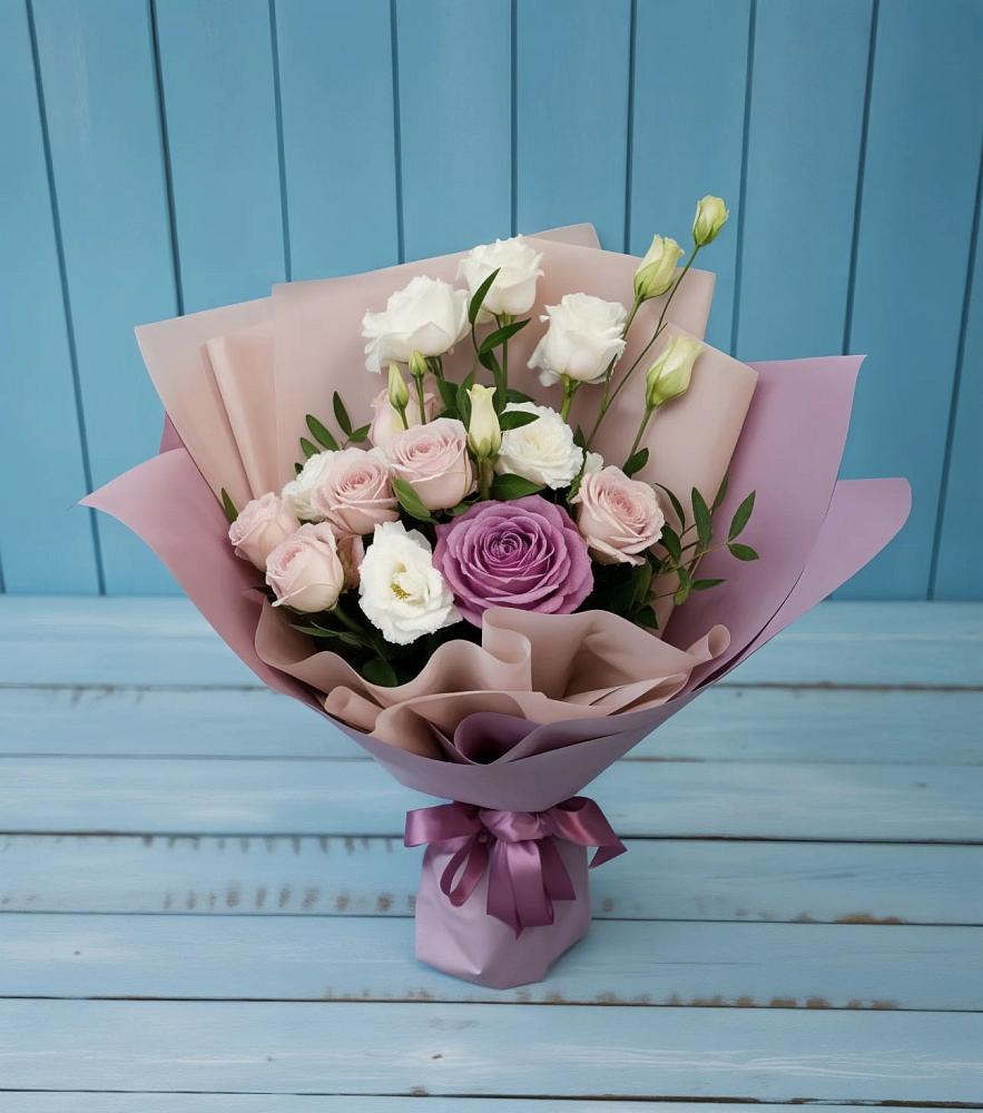 Букет цветов из: Розы и Лизиантусы в Небуге